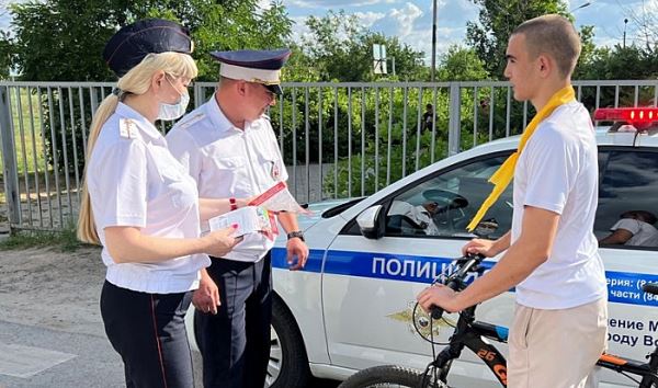 Полицейские напомнили велосипедистам в Волгограде о безопасности