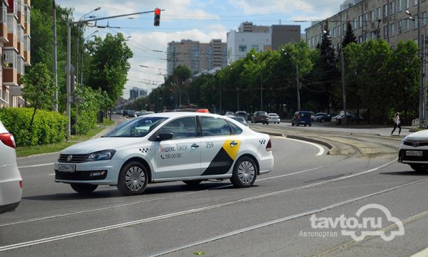 После трех неоплаченных штрафов таксистов хотят не пускать за руль