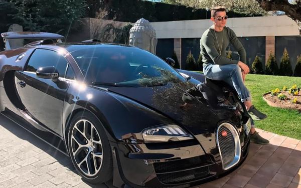 Телохранитель Криштиану Роналду разбил его Bugatti Veyron