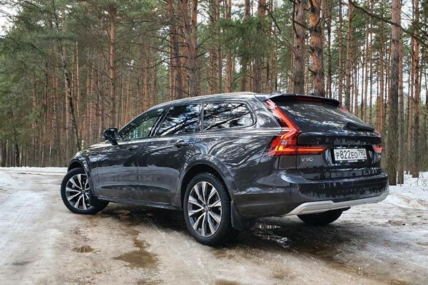 Тест-драйв Volvo V90 Cross Country