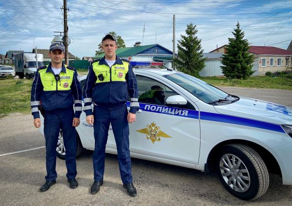 В Пензенской области инспекторы ДПС помогли доставить женщину с инсультом в медучреждение